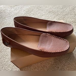 UGG Flores Driving loafer womens size 8 brown leather slip on classic style